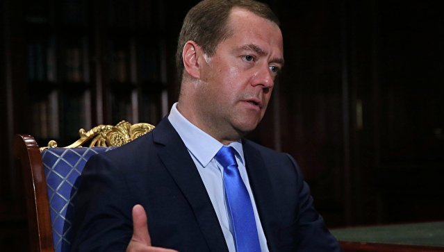 Медведев: половина госпрограмм исполняется на уровне ниже среднего