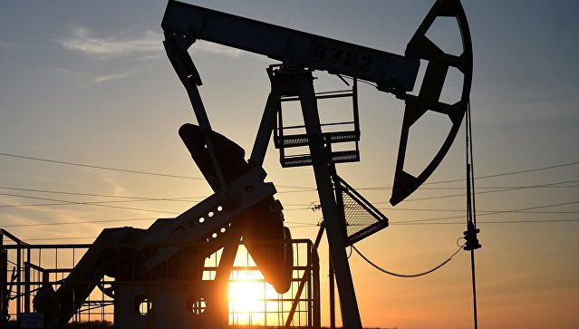Нефть дешевеет на опасениях о судьбе венского соглашения по добыче