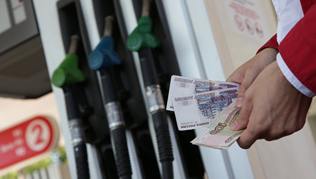 Bloomberg: в США бензин стал дешевле, чем в России