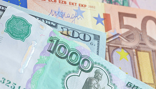 Рубль перешел к росту против евро и наращивает позиции к доллару