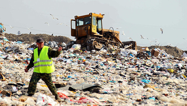Свалка с доставкой: в Крыму отвечающим за уборку чиновникам привезли мусор
