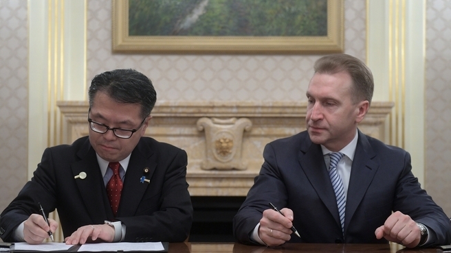 Игорь Шувалов встретился с Министром экономики, торговли и промышленности Японии Хиросигэ Сэко