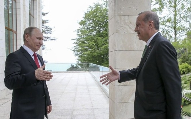 Путин пошутил над турецкой делегацией на встрече с Эрдоганом в Сочи (ВИДЕО)
