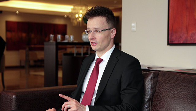 Глава МИД Венгрии планирует посетить Петербург в июне для участия в ПМЭФ