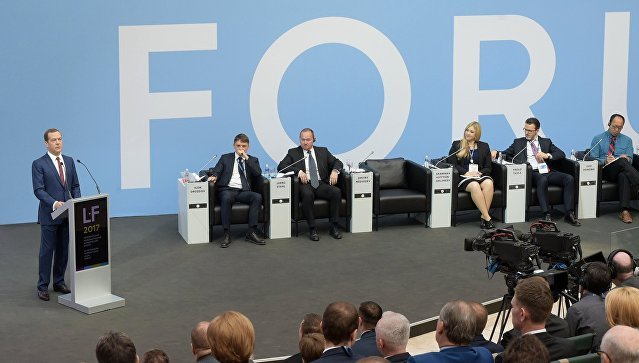 Медведев отметил важность невмешательства государства в бизнес