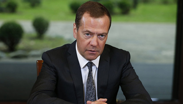 Медведев прилетел в Стамбул на саммит ОЧЭС