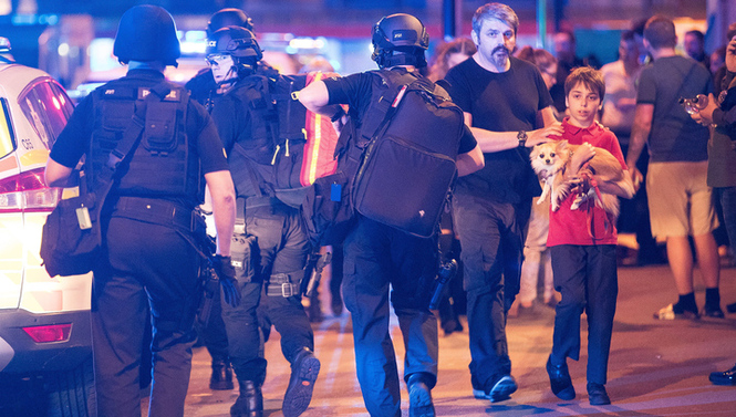 Взрыв в Манчестере: не менее 20 человек погибли, сотни ранены