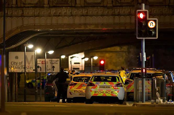 СМИ: Исполнители возможного взрыва угрожали перед концертом в "Манчестер-Арене"