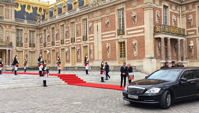 В Версале проходит встреча Путина и Макрона