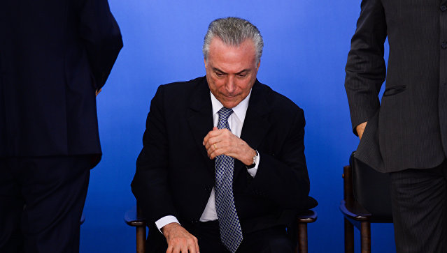 В Бразилии первый из семи судей проголосовал за отставку президента страны