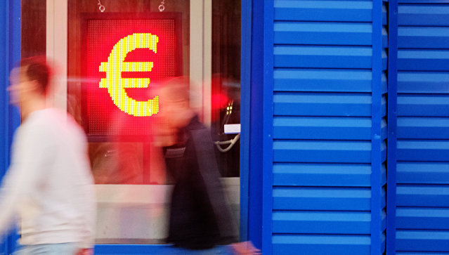 Официальный курс евро на четверг вырос на полтора рубля