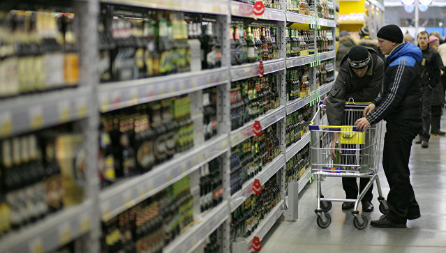 СМИ узнали об идее Минздрава запретить продажу алкоголя в выходные дни