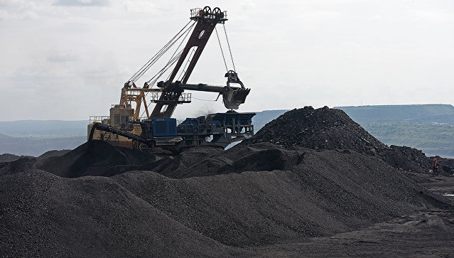Мнение: Киев купит уголь у США и втридорога ради "демонстрации лояльности"