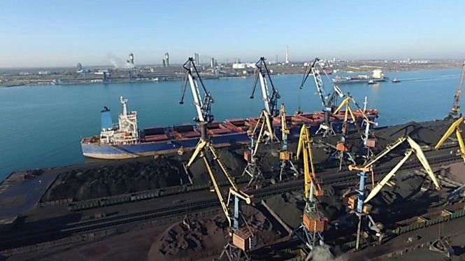 В украинском порту Южный разгружают третью партию угля из ЮАР